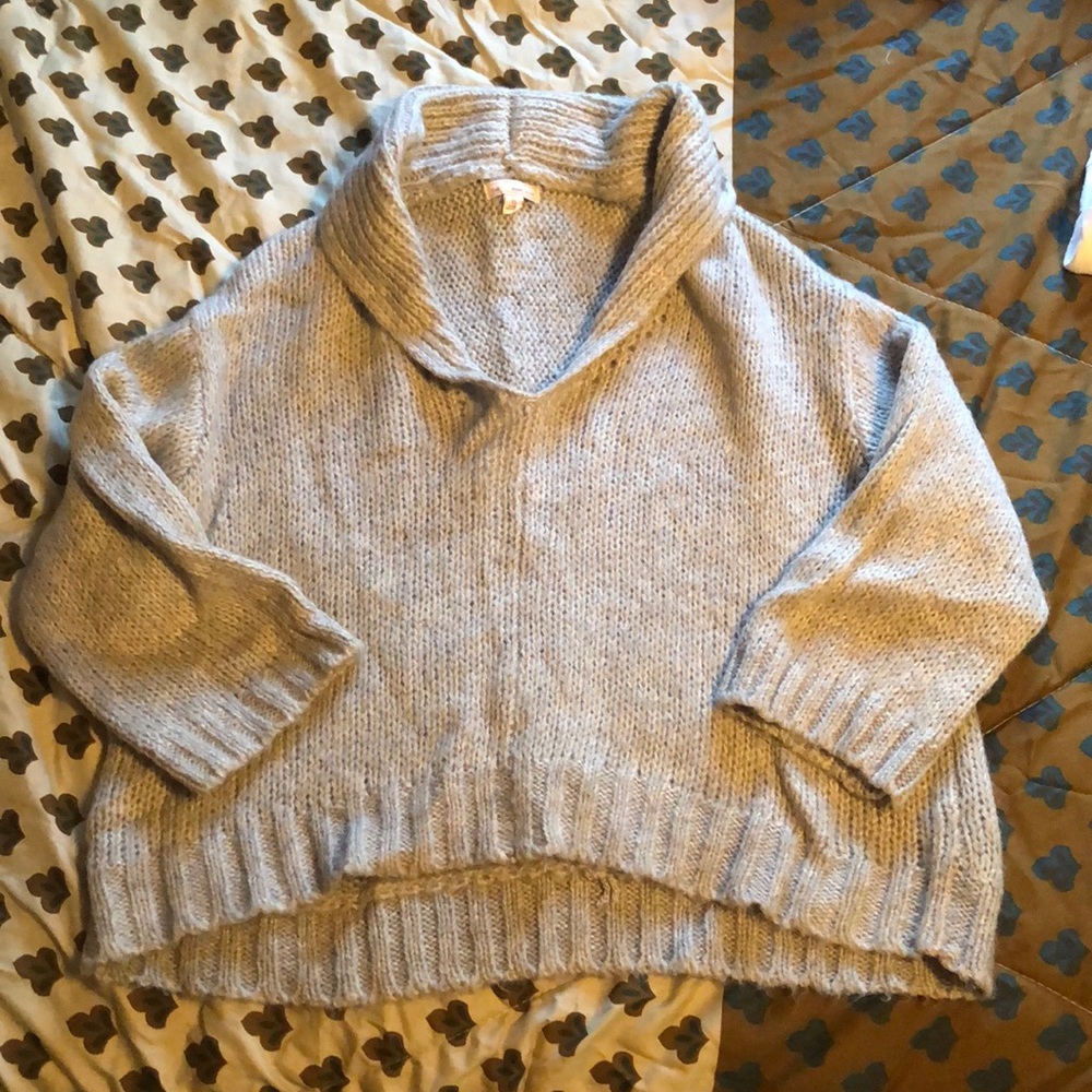 Gap slightly cropped Gray sweater